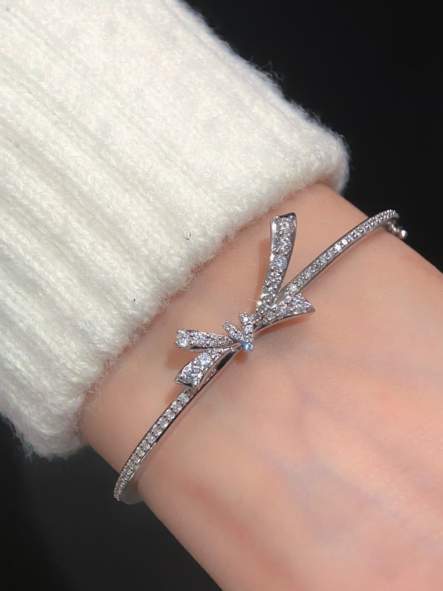 k18天然ダイヤモンド 蝶結びリボン〜Diamond knot〜