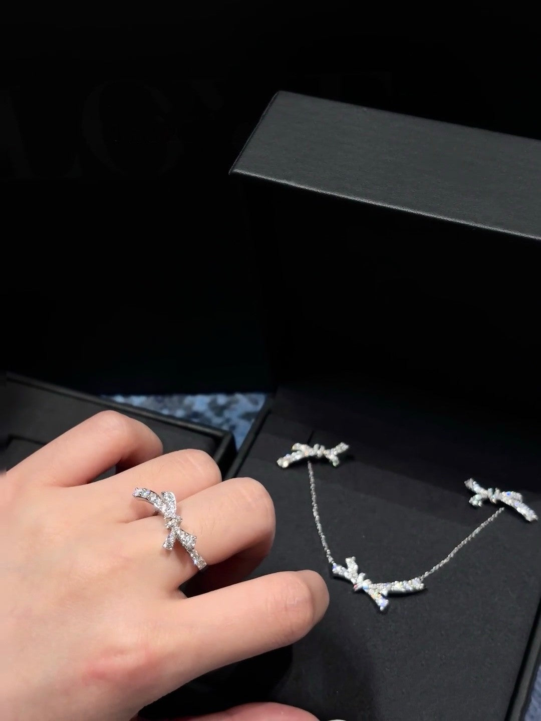 k18天然ダイヤモンド 蝶結びリボン〜Diamond knot〜