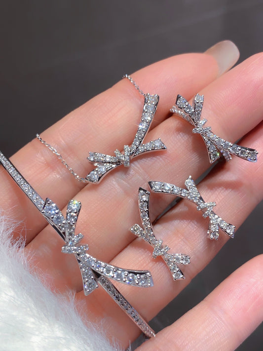k18天然ダイヤモンド 蝶結びリボン〜Diamond knot〜